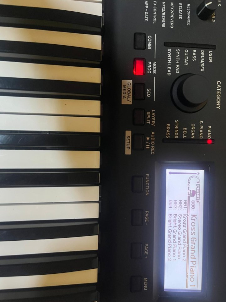 Korg Kross 2 61 Teclas + Funda de segunda mano · Foto 5 de 5 · Pontevedra · 540 €