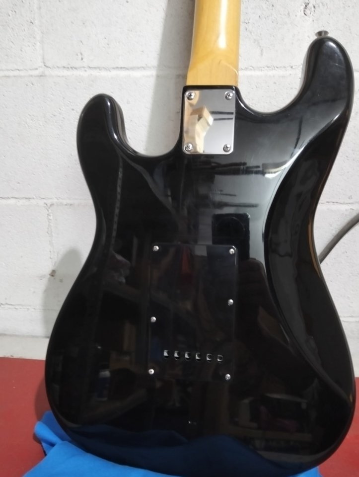 Guitarra Eléctrica Stratocaster BRIAN MAY de segunda mano · Foto 8 de 10 · Asturias · 700 €
