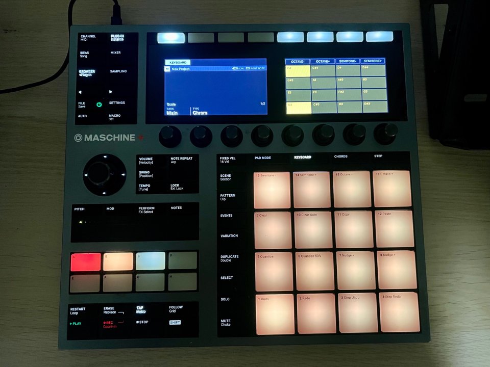 Nativa Instruments Maschine Plus