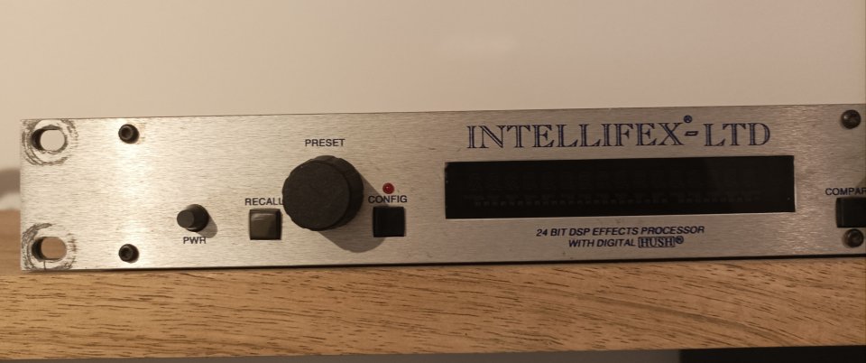 Procesador efectos guitarra Rocktron Intellifex de segunda mano · Foto 2 de 8 · Barcelona · 300 €