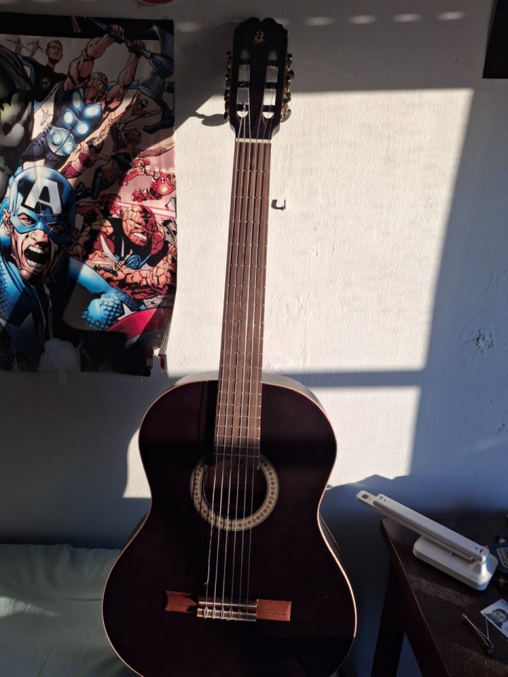 Guitarra Admira Luna Negra