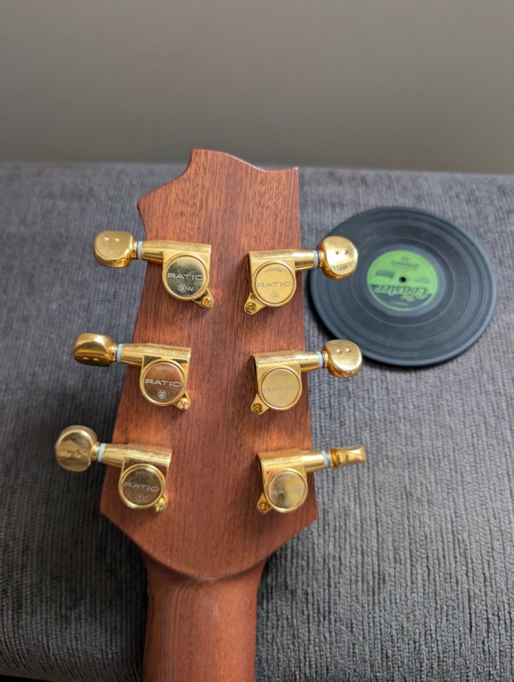 Guitarra acústica Alhambra