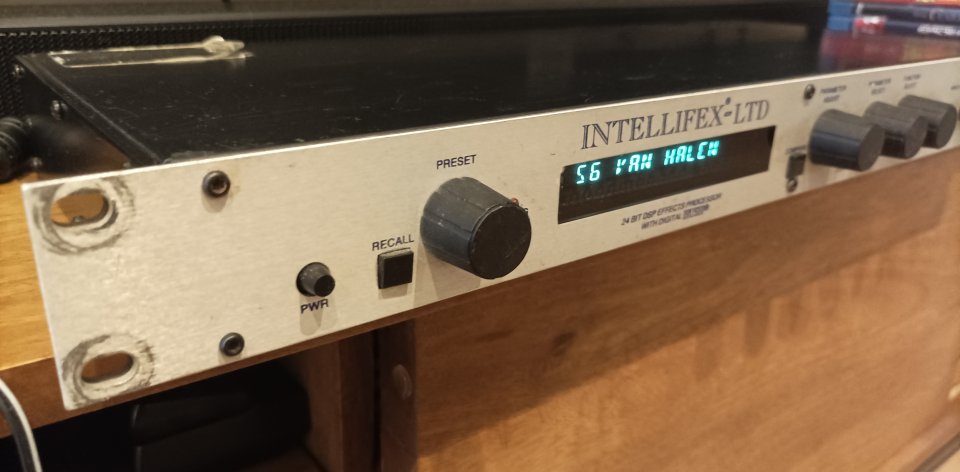 Procesador efectos guitarra Rocktron Intellifex de segunda mano · Foto 3 de 8 · Barcelona · 300 €