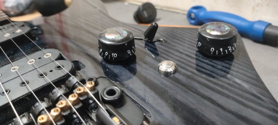 Larry Carlton X6 Headless Trans Black de segunda mano · Foto 4 de 10 · Madrid · 500 €