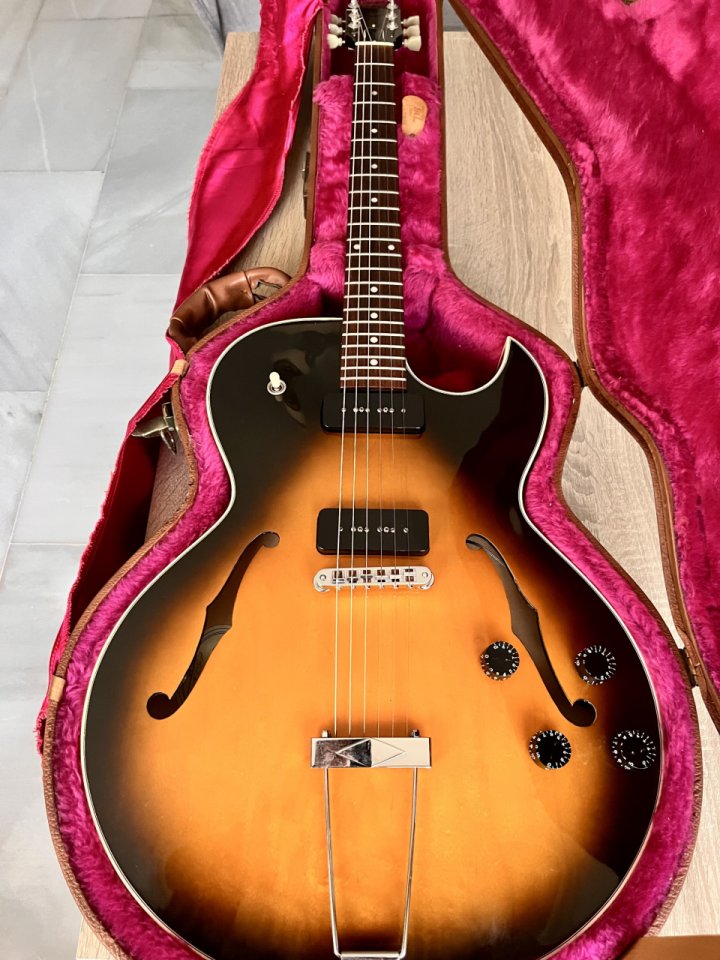 GIBSON ES 135