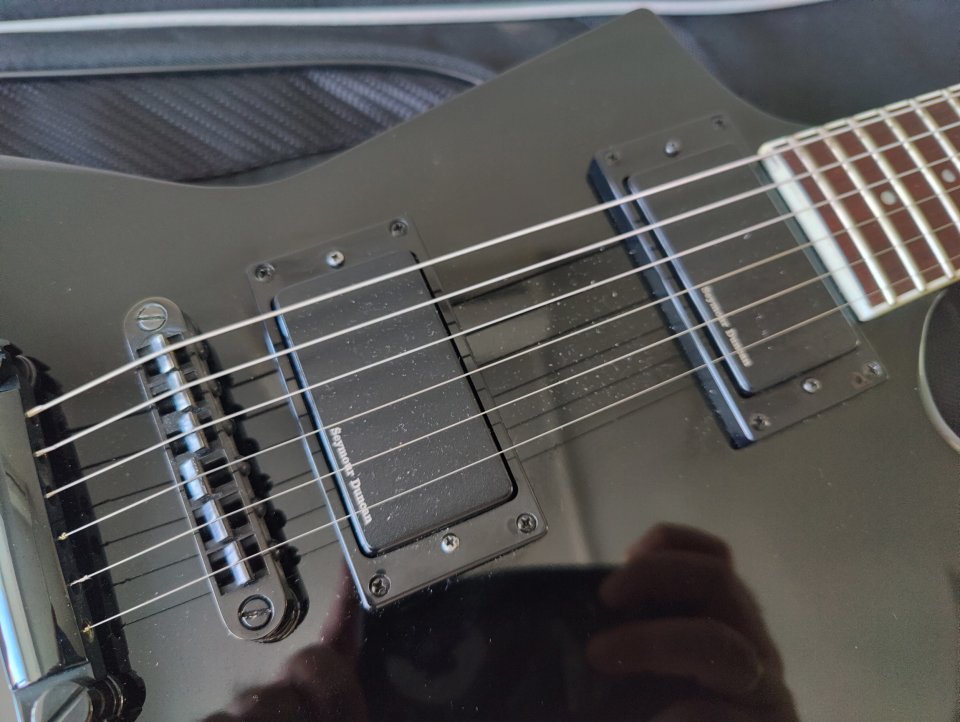 Ltd ex200 con Seymour Duncan Blackout