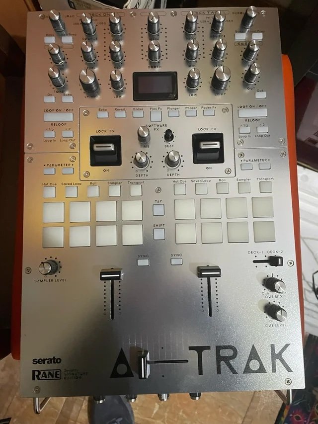 Rane Seventy A-Trak Signature Edition de segunda mano · Foto 1 de 5 · Alicante · 1300 €