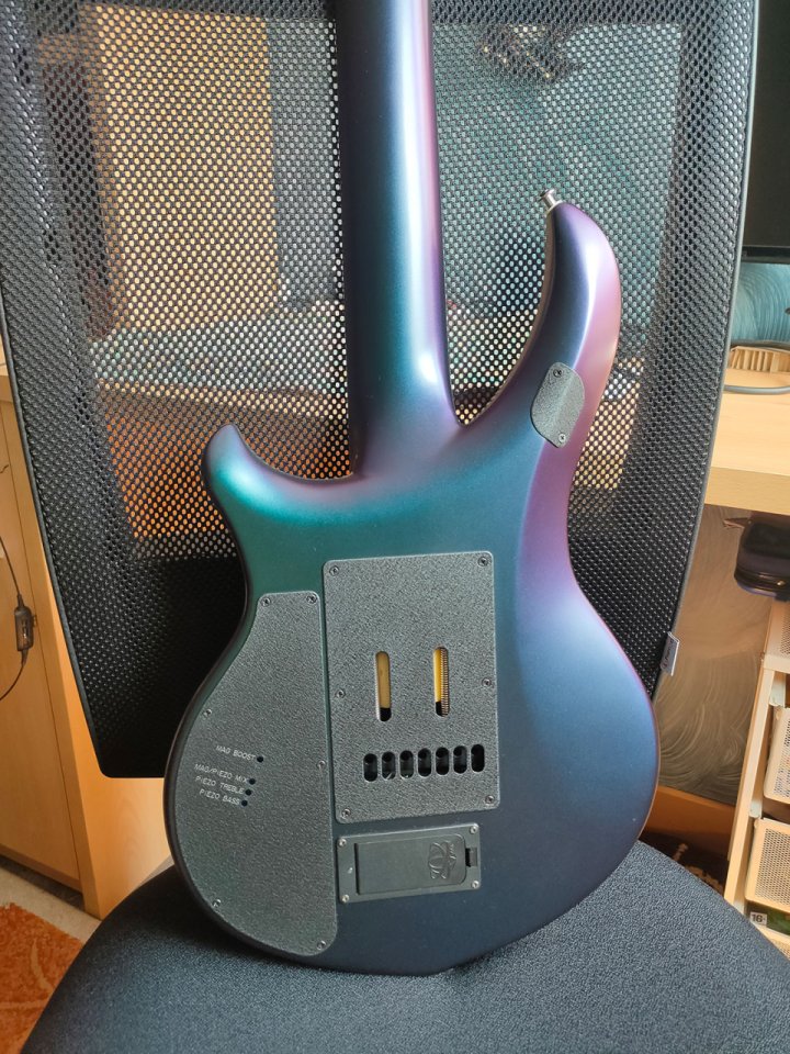 Ernie Ball Music Man Majesty 7 cuerdas Artic Dream de segunda mano · Foto 8 de 10 · Bizkaia · 2850 €
