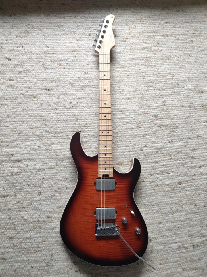 Guitarra Cort G290 FAT Antique Violín de segunda mano · Foto 2 de 7 · Madrid · 360 €