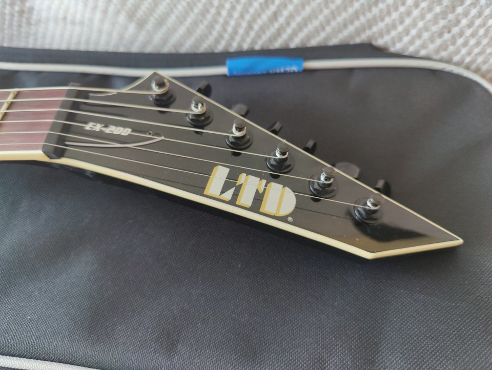 Ltd ex200 con Seymour Duncan Blackout