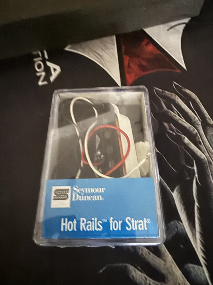 Golpeador Fender Stratocaster completo con Hot Rails de segunda mano · Foto 2 de 2 · Bizkaia · 140 €