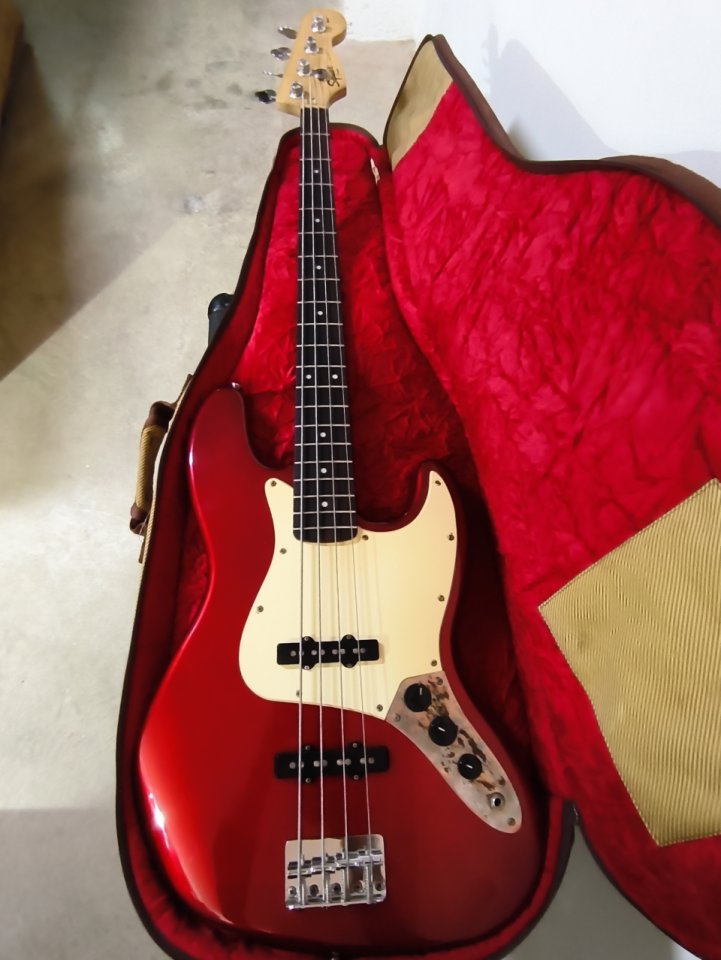 Bajo Squier Jazz Bass "Crafted in Indonesia" 2013