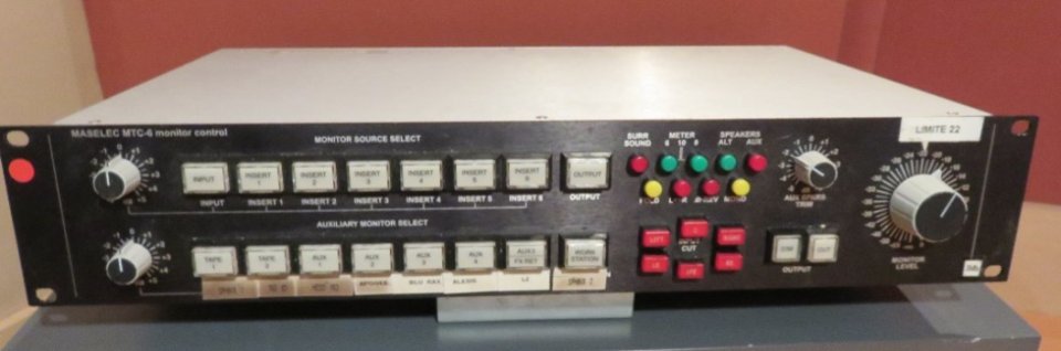Varios equipos de estudio, audio y vídeo. de segunda mano · Foto 4 de 10 · Madrid · 10 €