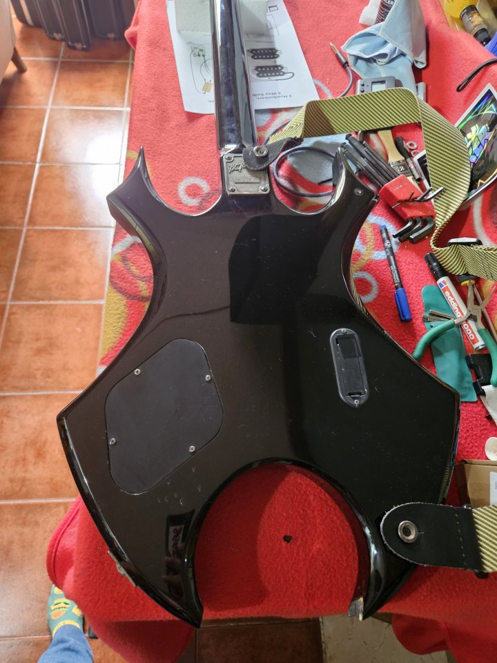 Vendo o Cambio Bajo BC RICH VIRGO de segunda mano · Foto 8 de 9 · Madrid · 300 €