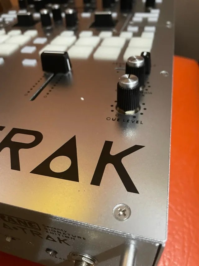 Rane Seventy A-Trak Signature Edition de segunda mano · Foto 4 de 5 · Alicante · 1300 €