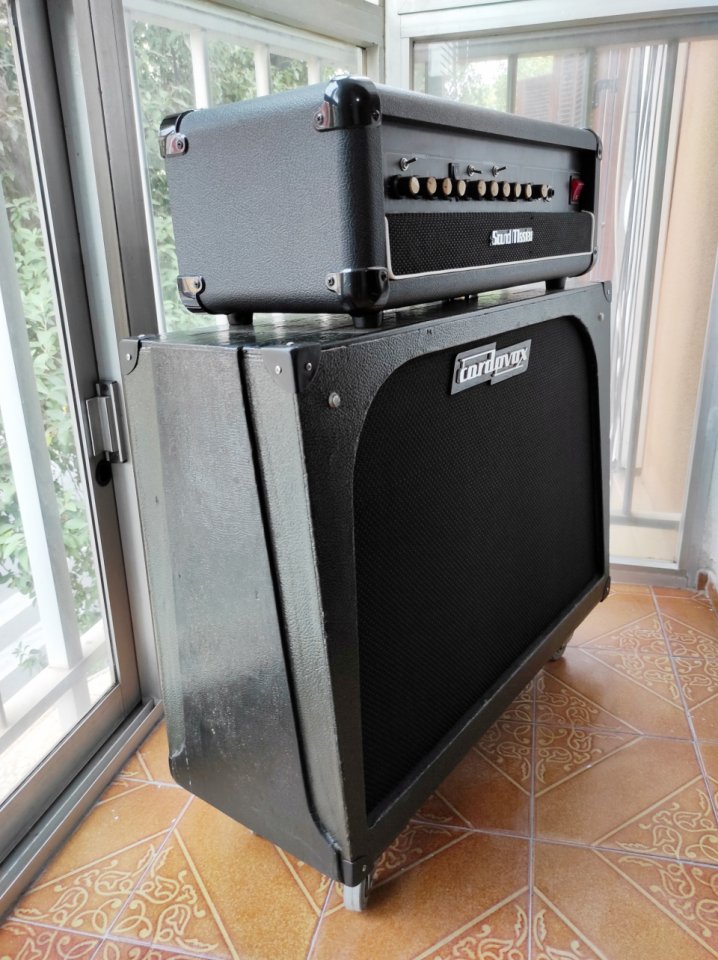 Pantalla 2x12 AlNiCo (años 60, USA) + cabezal 2 canales y reverb modificado. de segunda mano · Foto 1 de 10 · Valencia · 450 €