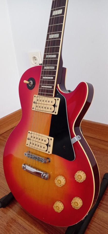 Guitarra eléctrica Arirang-Womi Les Paul Corea años 90 de segunda mano · Foto 2 de 2 · Cuenca · 180 €