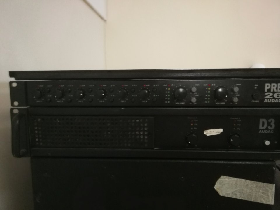 Audac D3 -Amplificador 2 canales, potencia 2x 450W sin accesorios de segunda mano · Foto 2 de 4 · Madrid · 200 €