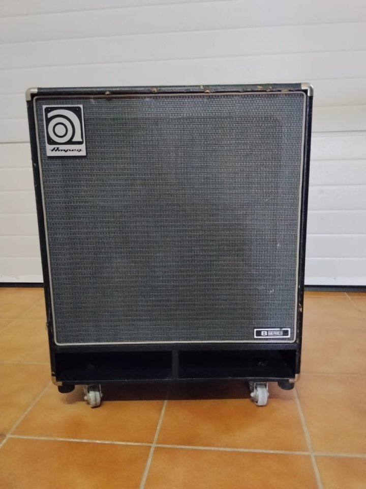 Pantalla Ampeg B410HLF de segunda mano · Foto 1 de 6 · Málaga · 400 €