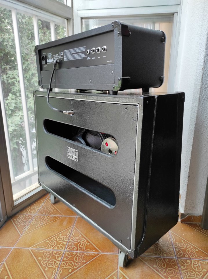 Pantalla 2x12 AlNiCo (años 60, USA) + cabezal 2 canales y reverb modificado. de segunda mano · Foto 3 de 10 · Valencia · 450 €