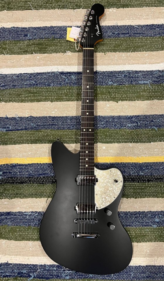 Fender MIJ Elemental Jazzmaster 2023 + Hiscox Pro II de segunda mano · Foto 1 de 10 · Alicante · 1490 €