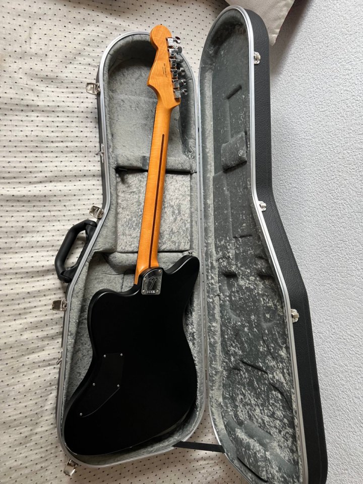 Fender MIJ Elemental Jazzmaster 2023 + Hiscox Pro II de segunda mano · Foto 3 de 10 · Alicante · 1490 €