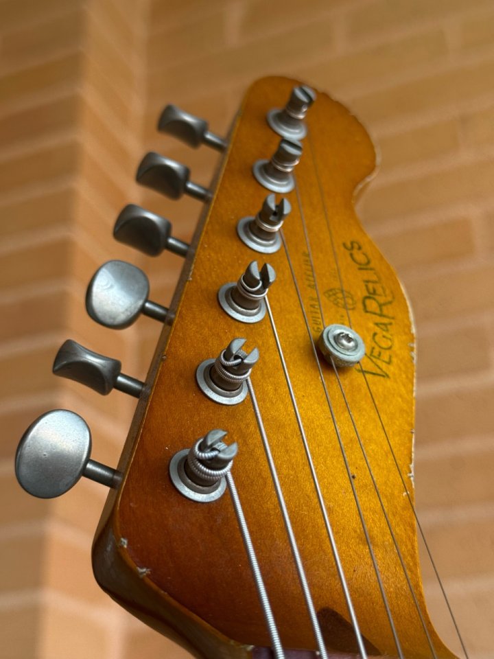 VegaRelics Telecaster Nicotine Butterscotch Old Sweat Edition con Ron Ellis Pickups