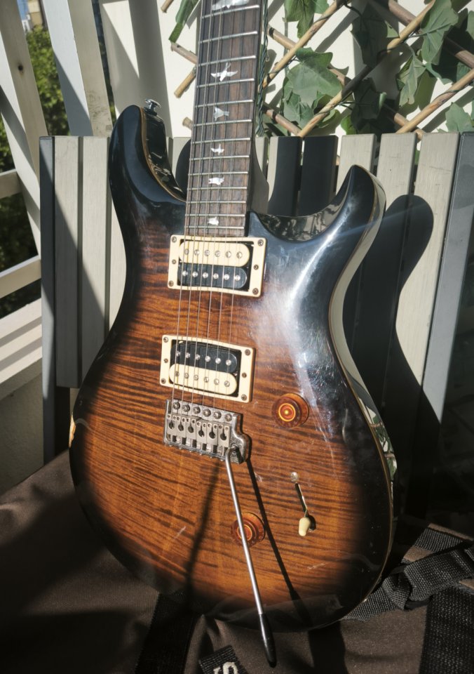 REBAJA PRS SE Custom 24 Black Gold Burst ¡ENVÍO INCLUIDO! (Cambio) de segunda mano · Foto 2 de 8 · Murcia · 580 €
