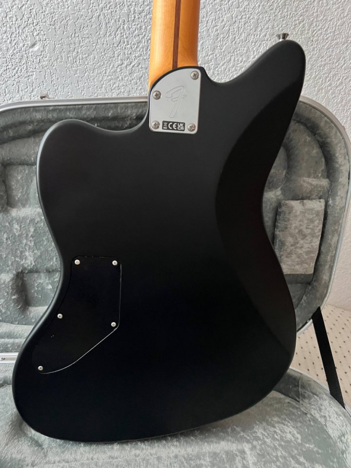 Fender MIJ Elemental Jazzmaster 2023 + Hiscox Pro II de segunda mano · Foto 4 de 10 · Alicante · 1490 €