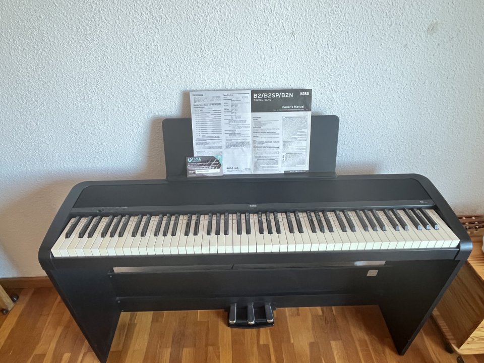 Piano digital Korg en color negro, modelo B2/B2SP/B2N