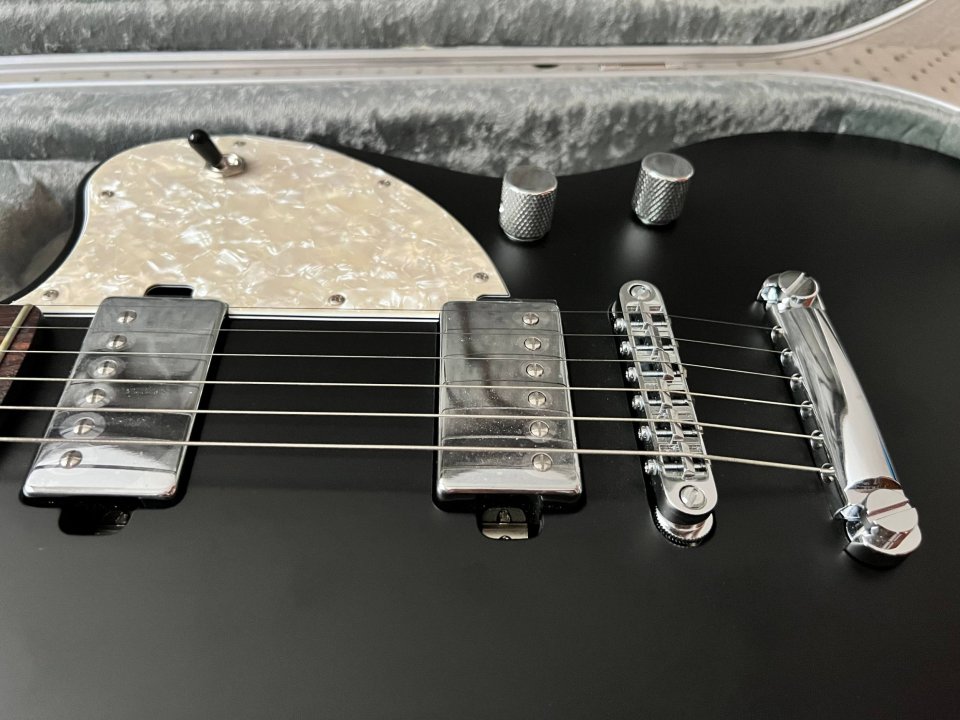 Fender MIJ Elemental Jazzmaster 2023 + Hiscox Pro II de segunda mano · Foto 5 de 10 · Alicante · 1490 €