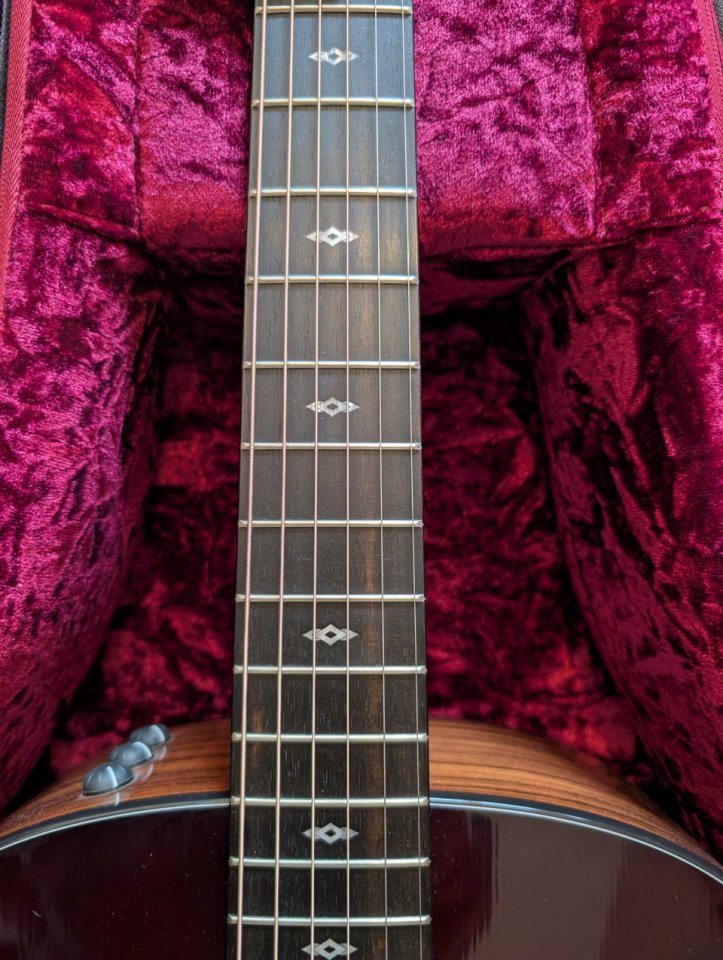 Guitarra acústica Taylor 217. 50 aniversario