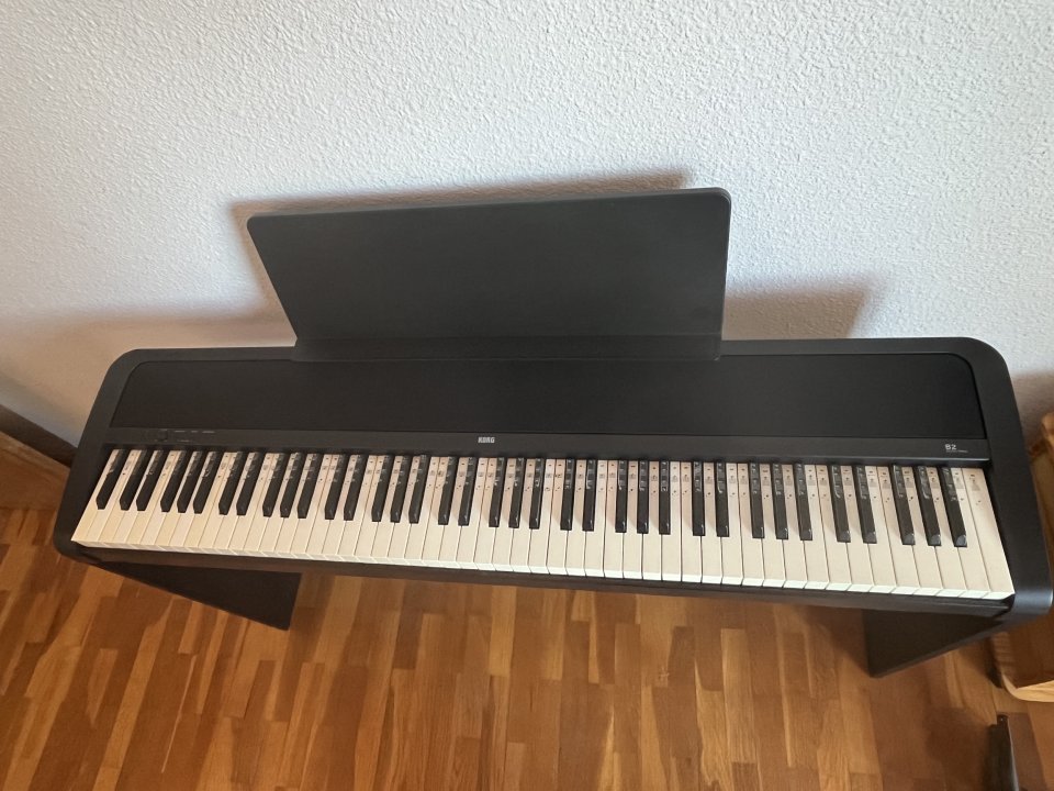 Piano digital Korg en color negro, modelo B2/B2SP/B2N