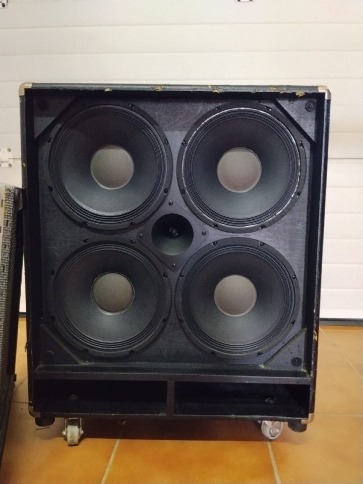 Pantalla Ampeg B410HLF de segunda mano · Foto 6 de 6 · Málaga · 400 €