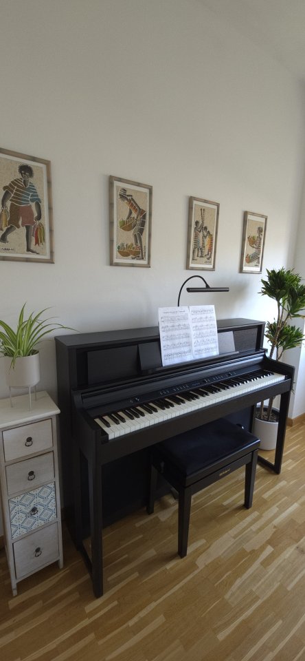 Piano Digital Roland LX-705 CH Negro de segunda mano · Foto 1 de 6 · Barcelona · 900 €