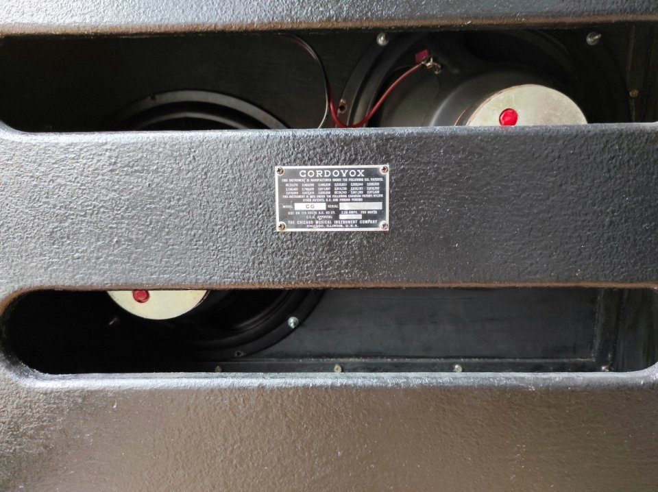Pantalla 2x12 AlNiCo (años 60, USA) + cabezal 2 canales y reverb modificado. de segunda mano · Foto 9 de 10 · Valencia · 450 €