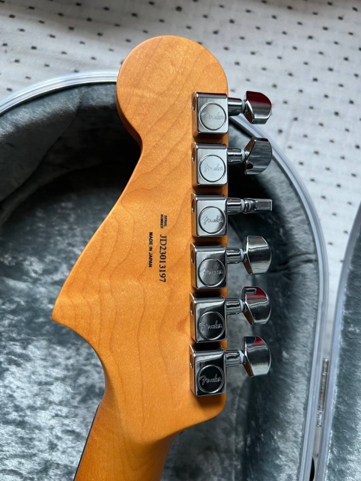 Fender MIJ Elemental Jazzmaster 2023 + Hiscox Pro II de segunda mano · Foto 7 de 10 · Alicante · 1490 €