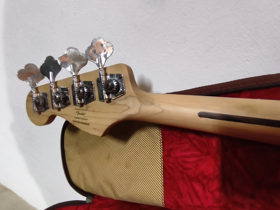 Bajo Squier Jazz Bass "Crafted in Indonesia" 2013