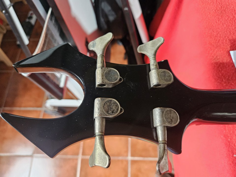 Vendo o Cambio Bajo BC RICH VIRGO de segunda mano · Foto 9 de 9 · Madrid · 300 €