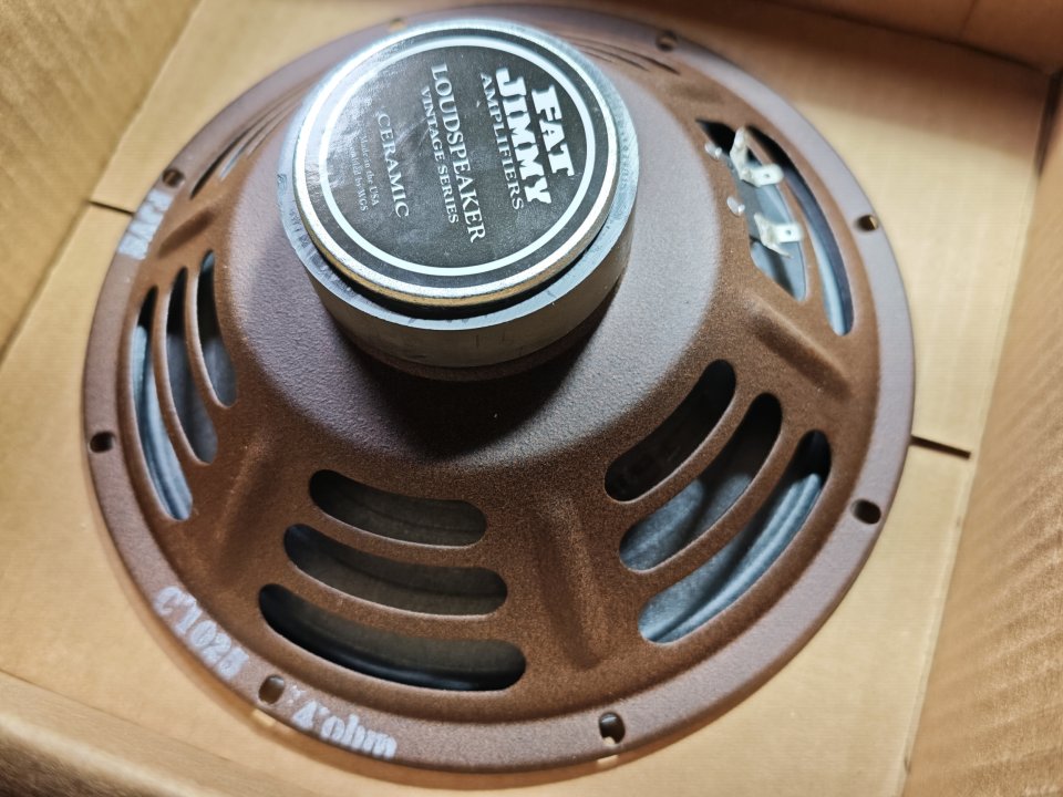 Cono 10" Fat Jimmy C1025 de 4Ohm de segunda mano · Foto 1 de 2 · Madrid · 60 €