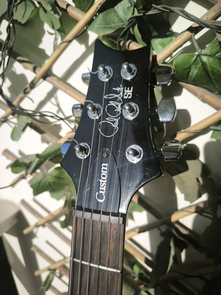 REBAJA PRS SE Custom 24 Black Gold Burst ¡ENVÍO INCLUIDO! (Cambio) de segunda mano · Foto 6 de 8 · Murcia · 580 €