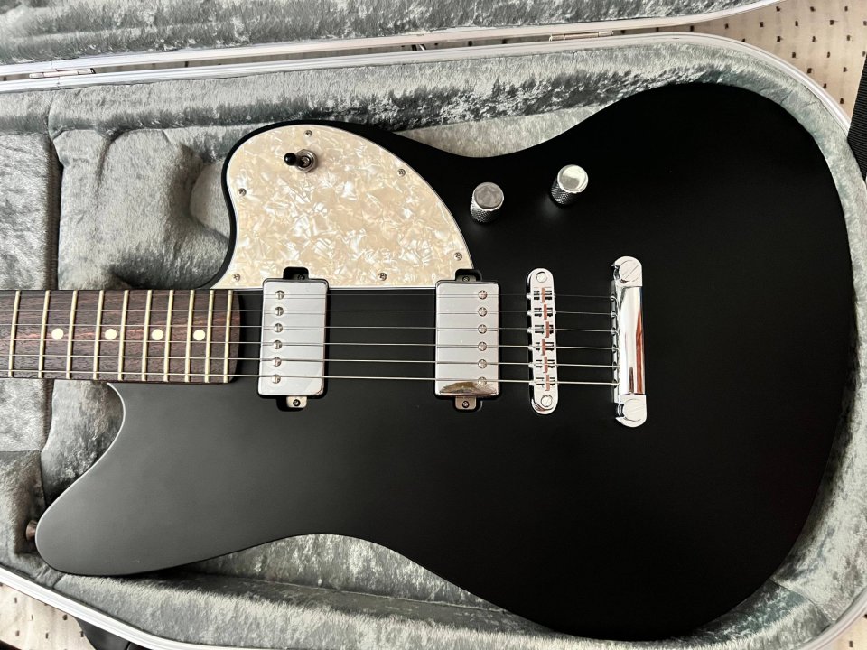 Fender MIJ Elemental Jazzmaster 2023 + Hiscox Pro II de segunda mano · Foto 8 de 10 · Alicante · 1490 €