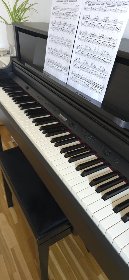 Piano Digital Roland LX-705 CH Negro de segunda mano · Foto 4 de 6 · Barcelona · 900 €