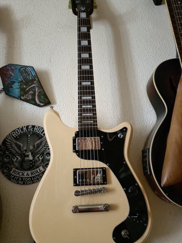 Epiphone willshire phantomatic signature Frank Iero de segunda mano · Foto 2 de 5 · Madrid · 950 €