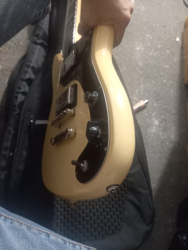 Epiphone willshire phantomatic signature Frank Iero de segunda mano · Foto 3 de 5 · Madrid · 950 €