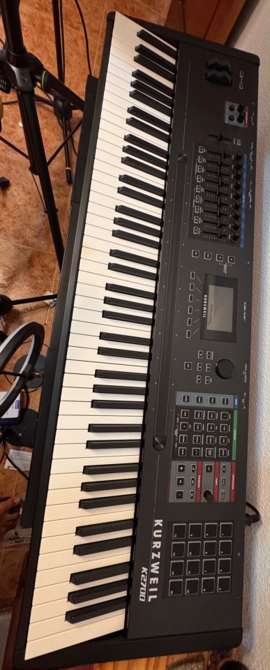 Kurzweil K2700 + Funda Thomann Premium + Soporte K&M 18963 de segunda mano · Foto 1 de 5 · Cádiz · 2200 €