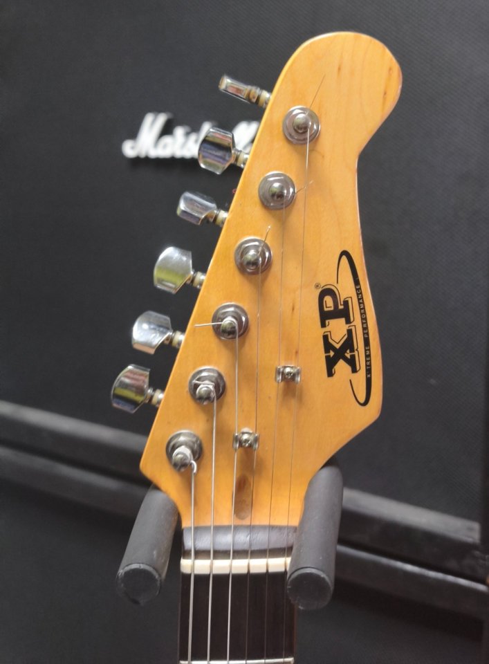 Guitarra eléctrica XP stratocaster de segunda mano · Foto 6 de 7 · Alicante · 75 €