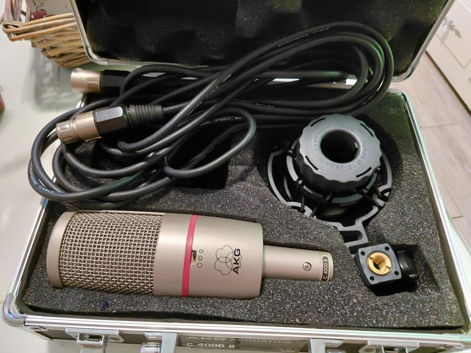 Micrófono de estudio AKG C4000B de segunda mano · Foto 1 de 5 · Córdoba · 270 €
