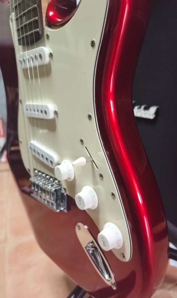 Guitarra eléctrica XP stratocaster de segunda mano · Foto 7 de 7 · Alicante · 75 €