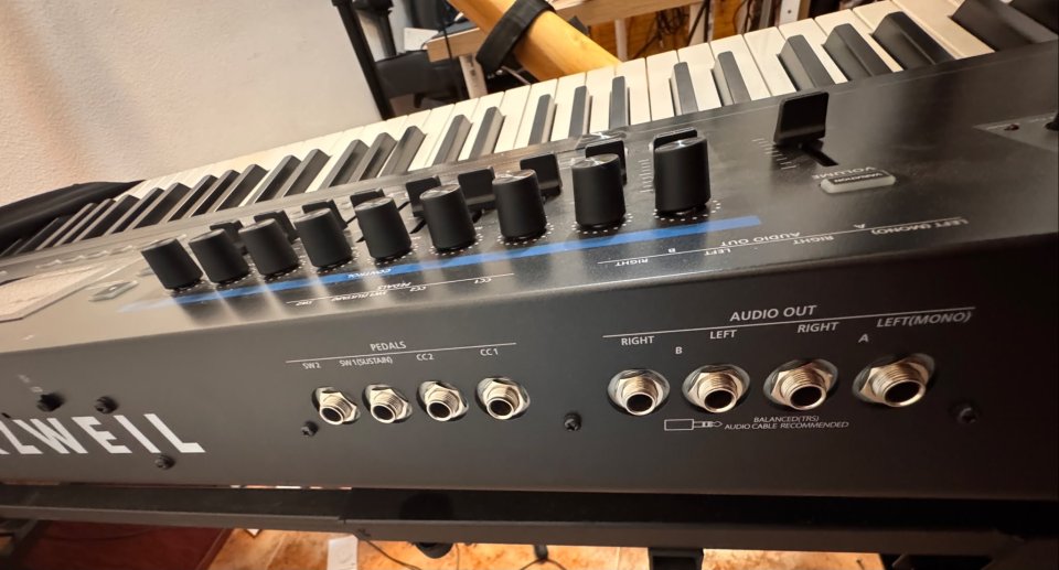 Kurzweil K2700 + Funda Thomann Premium + Soporte K&M 18963 de segunda mano · Foto 3 de 5 · Cádiz · 2200 €